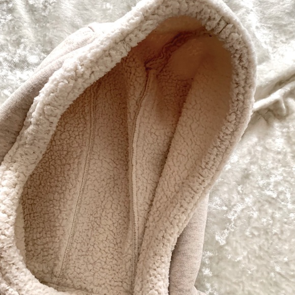 Weatherproof Sweatshirt Material Hoodie Jacket lined with Faux Sherpa Wool. - Picture 4 of 5